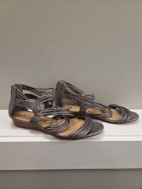 Report Metallic Strappy Flat Sandals Caged Multi-Strap Pewter Grey Low Wedge 7